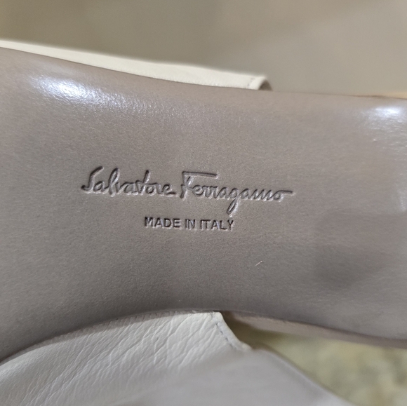 Salvatore Ferragamo 90s Vtg Two Tone Beige Slingback Kitten Heels Women’s 7.5 - Picture 7 of 8